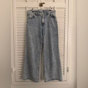 Kenzie Light Wash Wide Leg Jean size 29